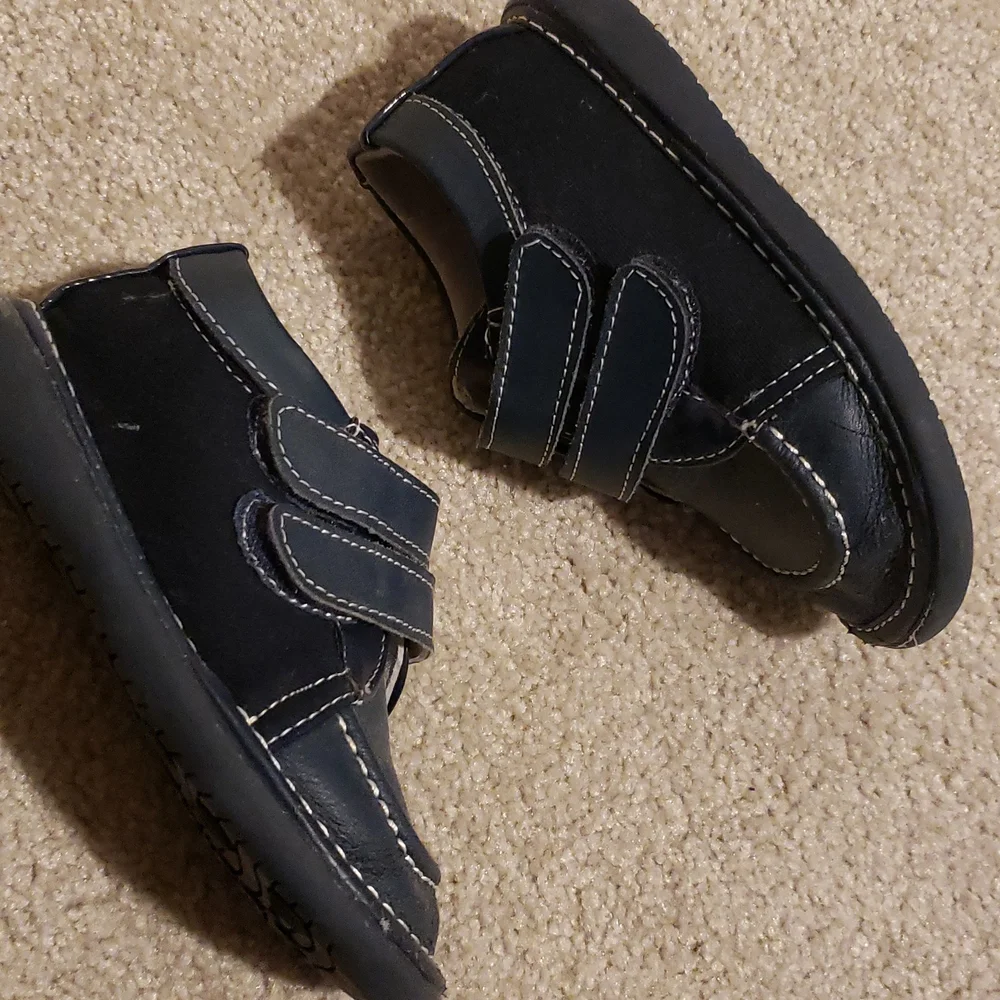 Wee Squeak 10 navy boy shoes